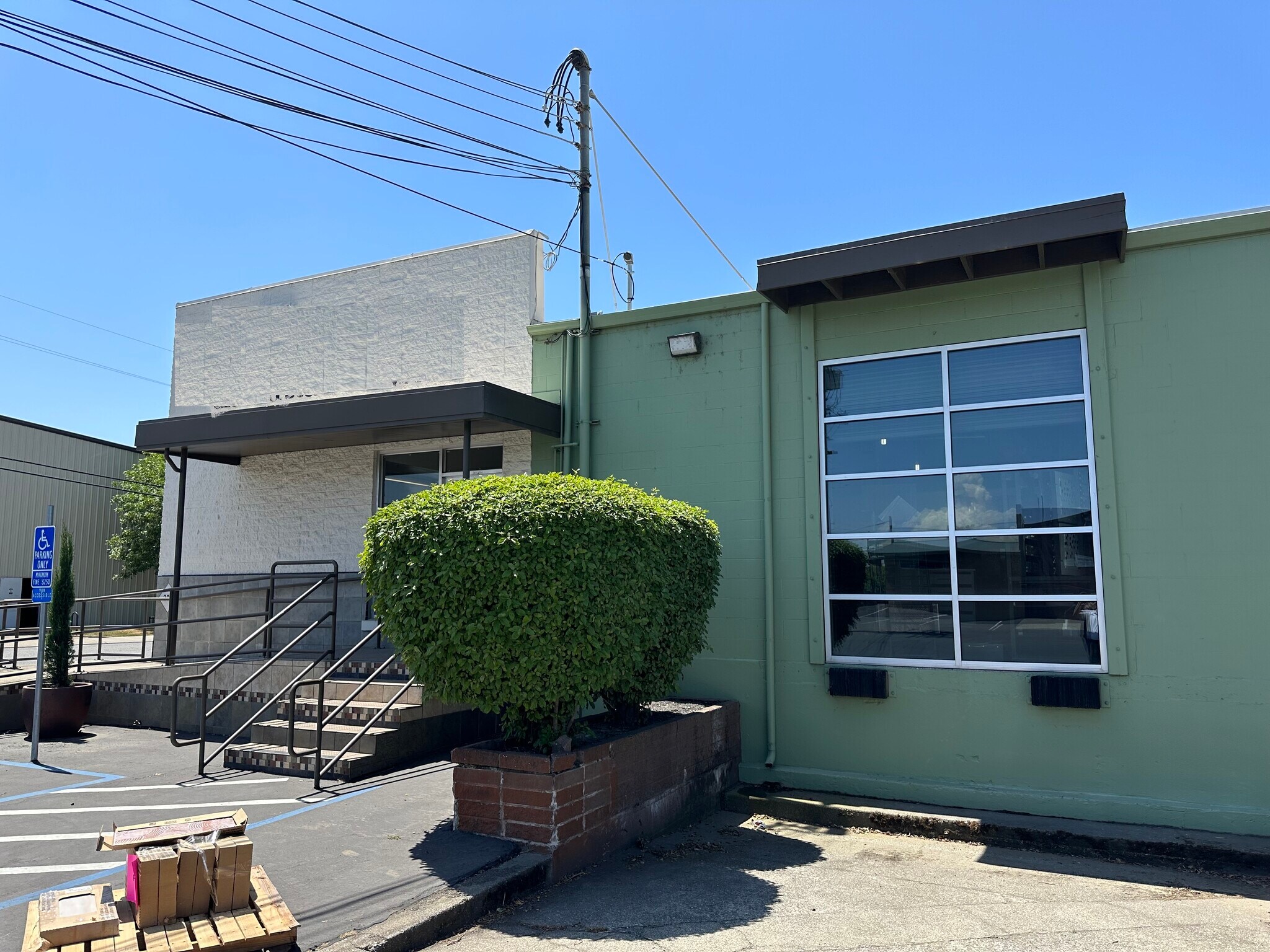 206 Meyers St, Chico, CA à louer Photo de l’immeuble– Image 1 sur 16