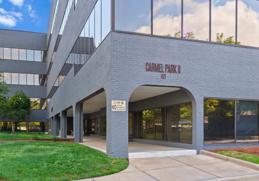 11111 Carmel Commons Blvd, Charlotte, NC à louer - Photo de l’immeuble – Image 2 sur 19