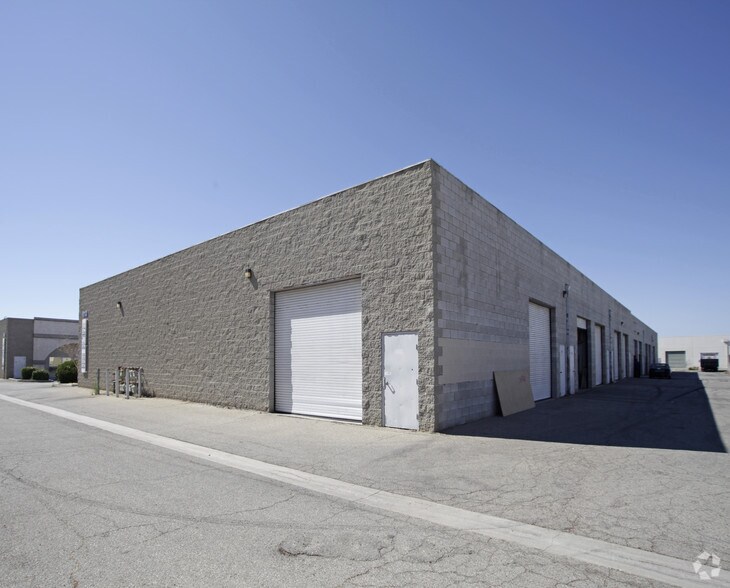 805 W Avenue L8, Lancaster, CA à louer - Photo de l’immeuble – Image 2 sur 2