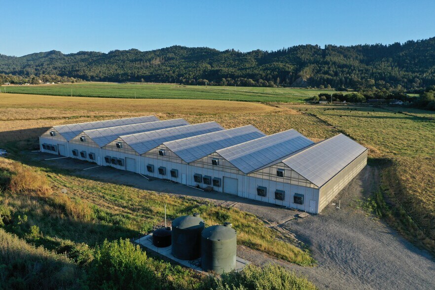355 Riverbar Rd, Fortuna, CA à vendre - Photo de l’immeuble – Image 3 sur 4