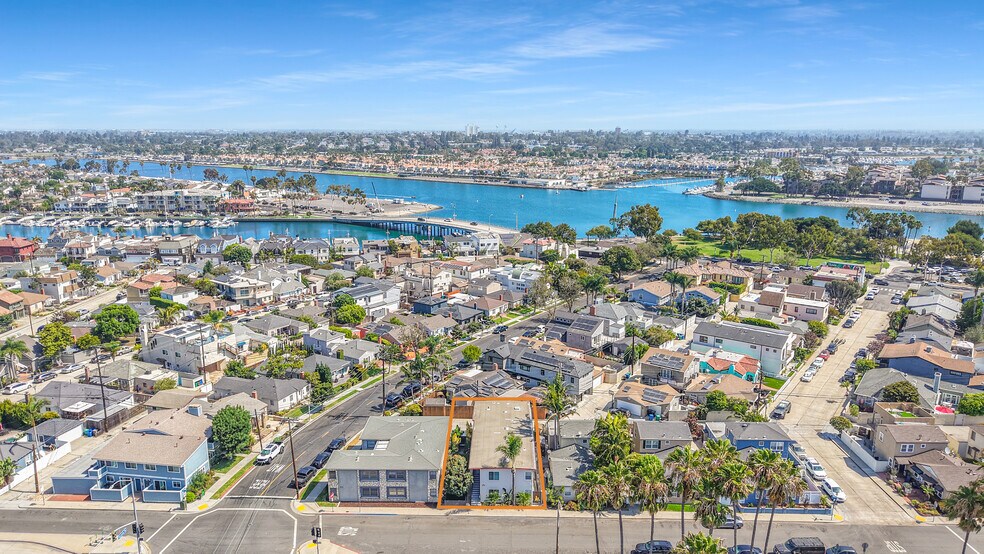 5711 E 2nd St, Long Beach, CA à vendre - Photo de l’immeuble – Image 2 sur 12