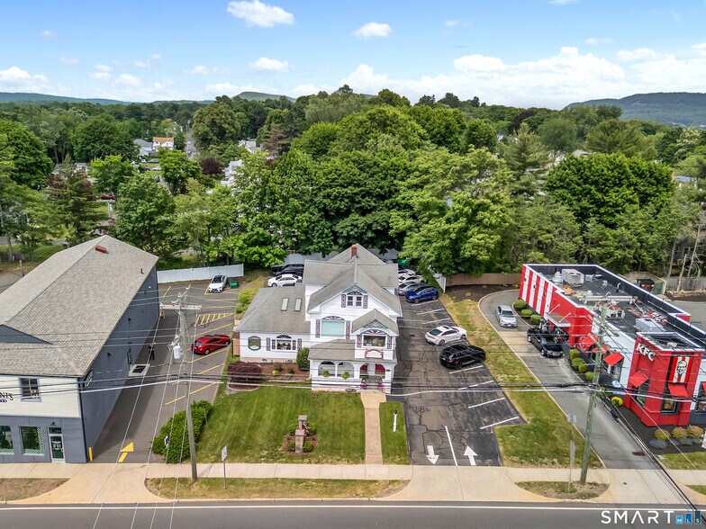710 E Main St, Meriden, CT à vendre - Photo de l’immeuble – Image 1 sur 22