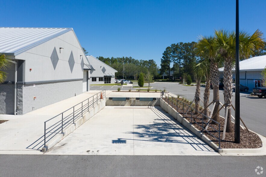 8200 Cypress Plaza Dr, Jacksonville, FL à louer - Photo de l’immeuble – Image 3 sur 15