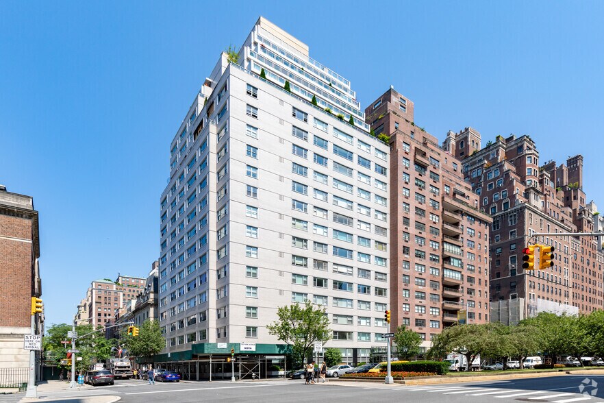 700 Park Ave, New York, NY à vendre - Photo de l’immeuble – Image 1 sur 1