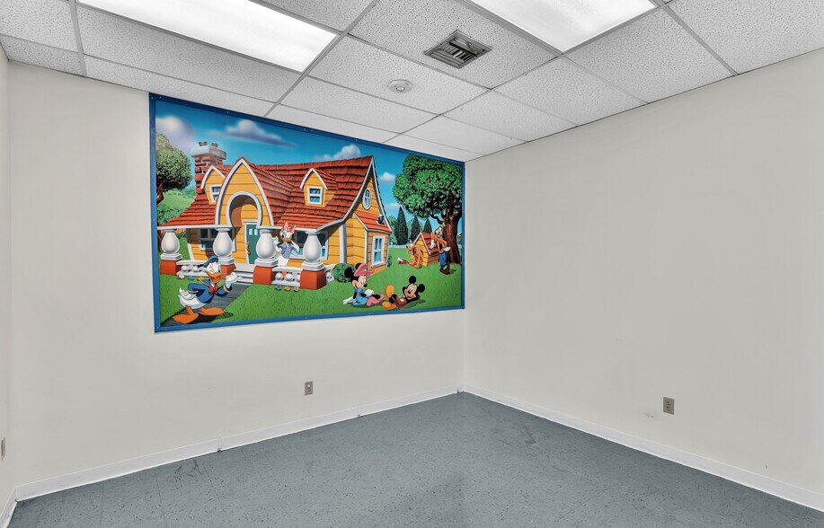 6067 Hollywood Blvd, Hollywood, FL à louer - Photo de l’immeuble – Image 3 sur 16