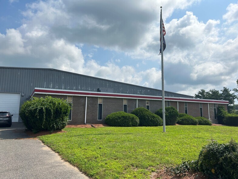 74 Lowland St, Holliston, MA à louer - Photo de l’immeuble – Image 2 sur 2