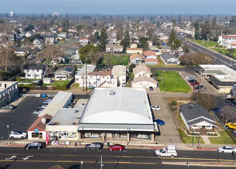35 W Main St, Merced, CA à vendre - Photo de l’immeuble – Image 2 sur 12