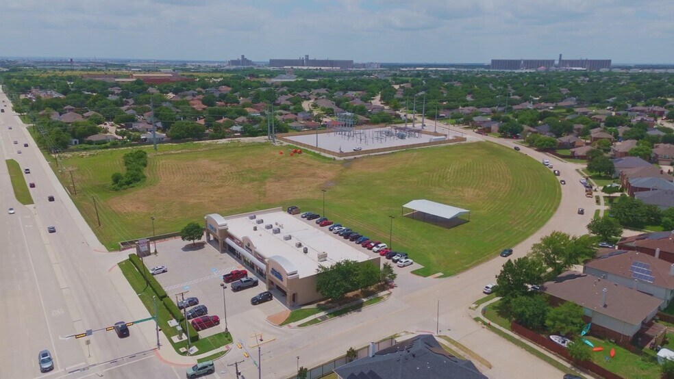1051 Grand Central Parkway, Saginaw, TX à vendre - Vidéo sur l’annonce professionnelle – Image 2 sur 6