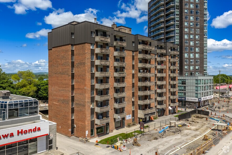 945 Richmond Rd, Ottawa, ON à louer - Photo de l’immeuble – Image 3 sur 3