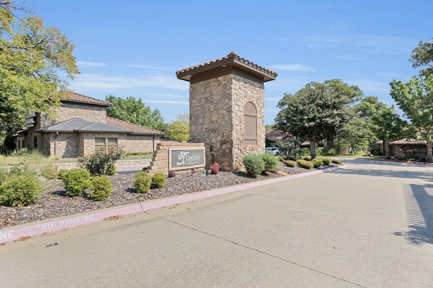 550 N Walnut Creek Dr, Mansfield, TX à vendre - Photo de l’immeuble – Image 3 sur 21
