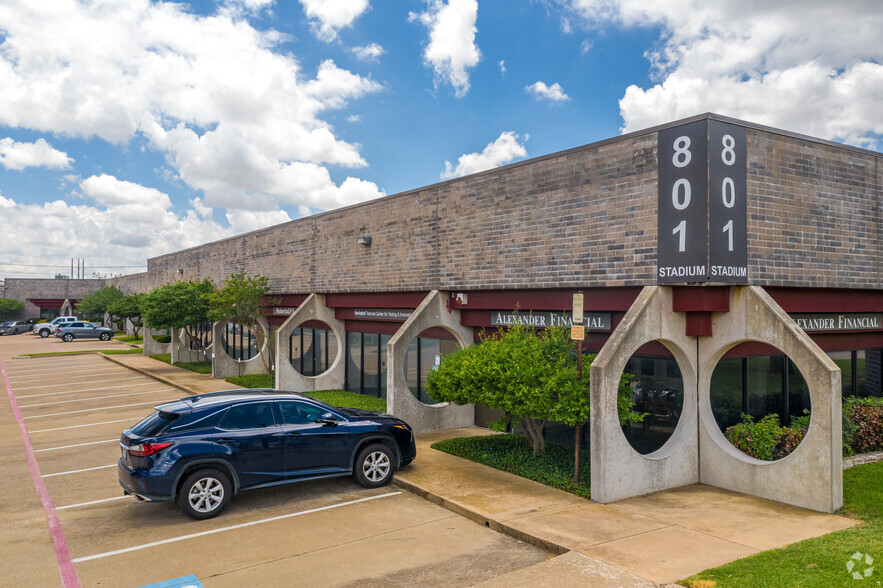 801-803 Stadium Dr, Arlington, TX à louer - Photo de l’immeuble – Image 3 sur 8