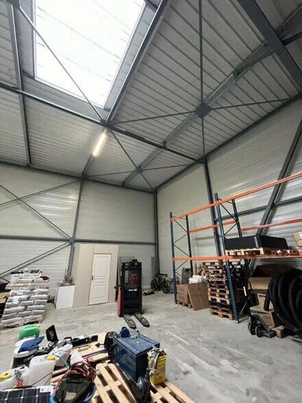 Local d’activités dans Cernay-lès-Reims à louer - Photo de l’immeuble – Image 3 sur 8