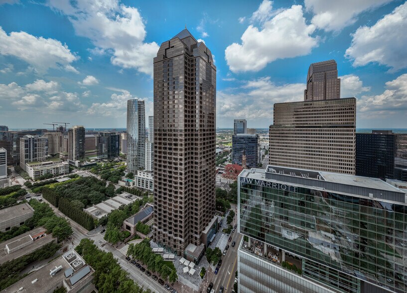 2001 Ross Ave, Dallas, TX à louer - Photo principale – Image 1 sur 69