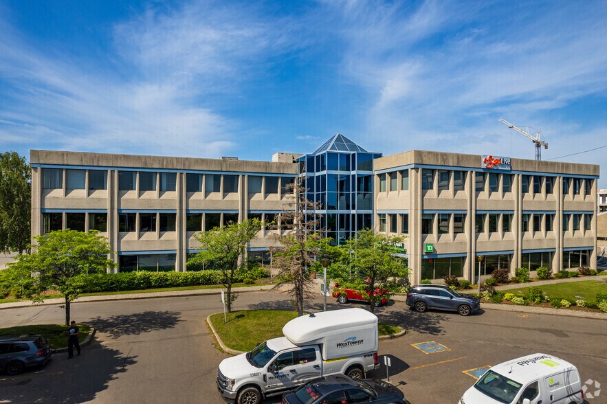 8200 Boul Décarie, Montréal, QC à louer - Photo de l’immeuble – Image 2 sur 5