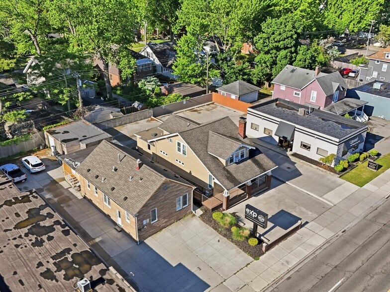 928 E 11 Mile Rd, Royal Oak, MI à louer - Photo de l’immeuble – Image 3 sur 52