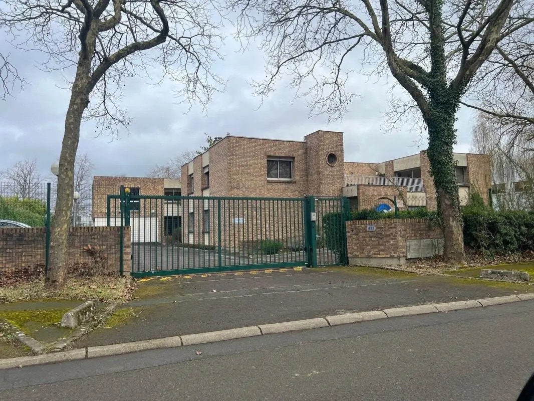 421 Rue Helene Boucher, Buc à vendre Photo de l’immeuble– Image 1 sur 2