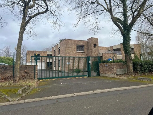 Plus de détails pour 421 Rue Helene Boucher, Buc - Bureau à vendre