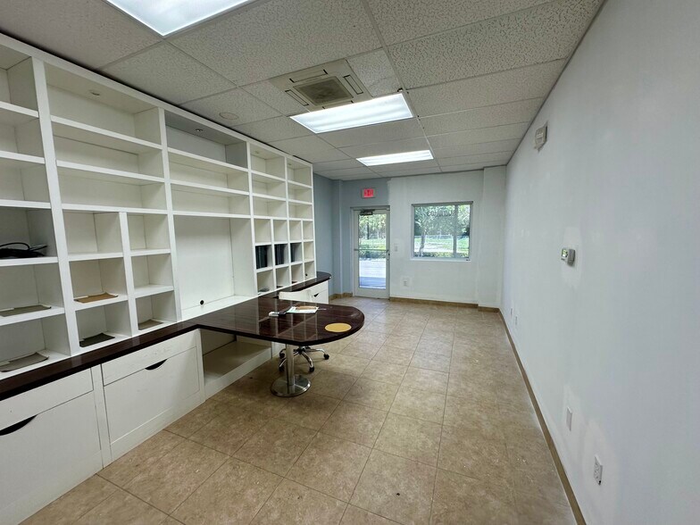 2880 SW 23rd Ter, Fort Lauderdale, FL à louer - Photo de l’immeuble – Image 3 sur 6