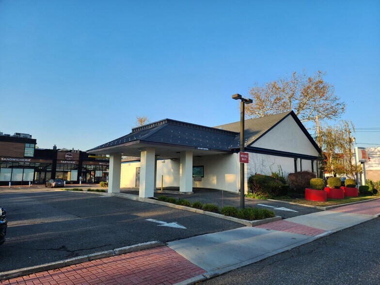 540 Middle Neck Rd, Great Neck, NY à louer - Photo de l’immeuble – Image 3 sur 5