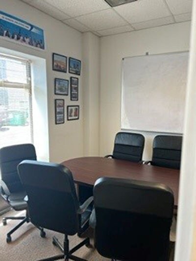 305 Knickerbocker Ave, Bohemia, NY à vendre - Photo intérieure – Image 2 sur 4