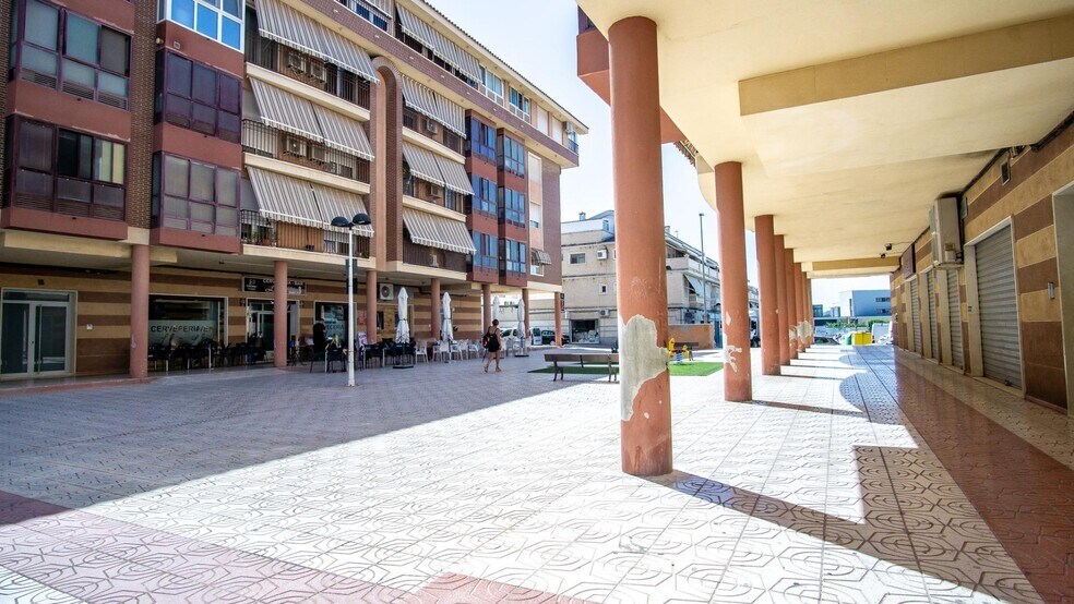 Local commercial dans Petrer, Alicante à vendre - Photo de l’immeuble – Image 2 sur 8