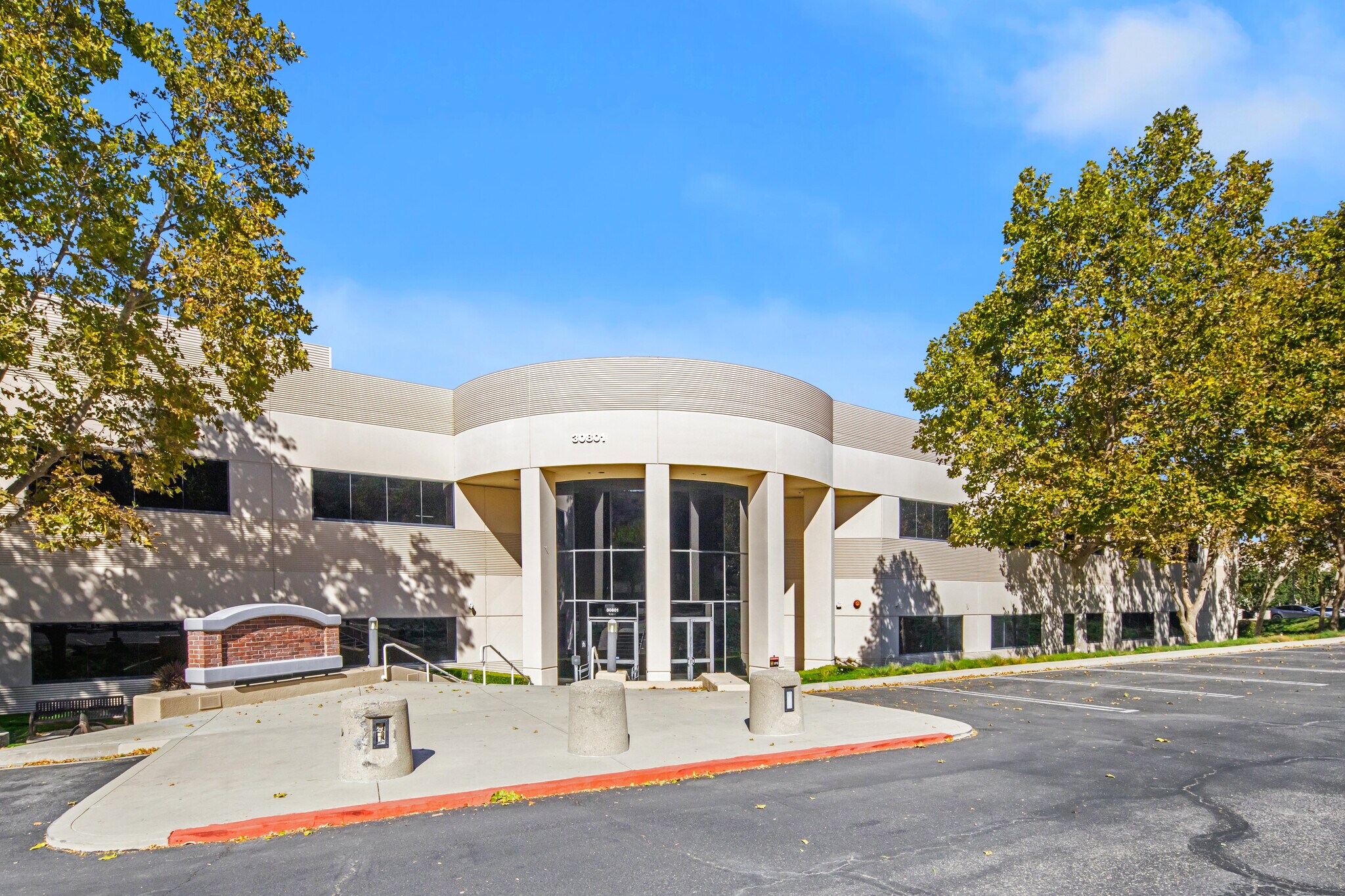 30801 Agoura Rd, Agoura Hills, CA à louer Photo principale– Image 1 sur 13
