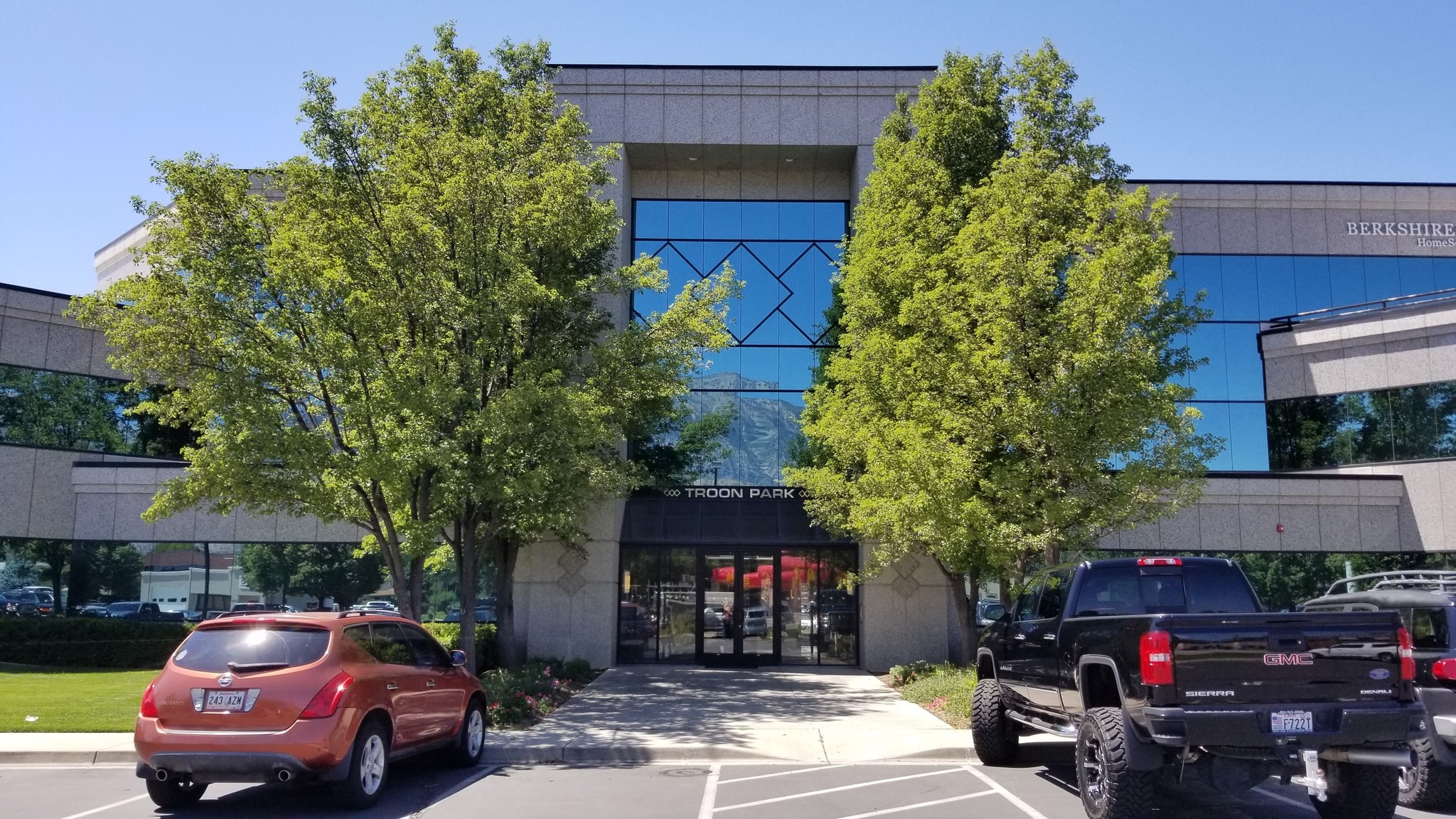 574-584 S State St, Orem, UT à louer Photo de l’immeuble– Image 1 sur 14