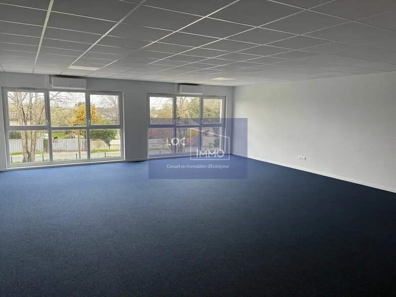 Bureau dans Pompignac à louer - Photo de l’immeuble – Image 3 sur 7