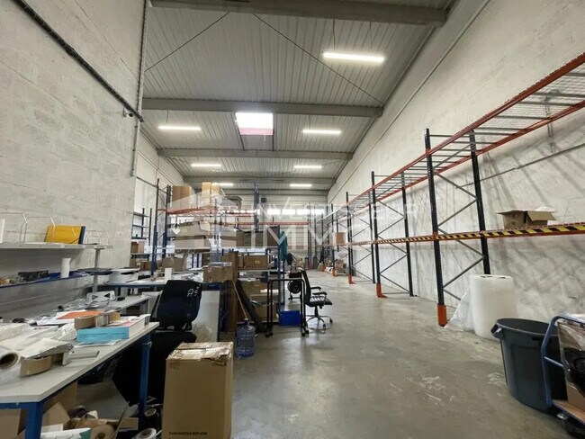 Plus de détails pour Bureau, Local d'activités à louer