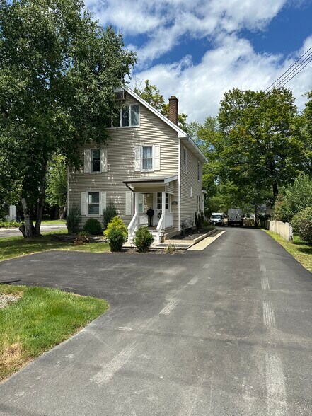 215 Delaware Ave, Delmar, NY à louer - Photo de l’immeuble – Image 1 sur 10