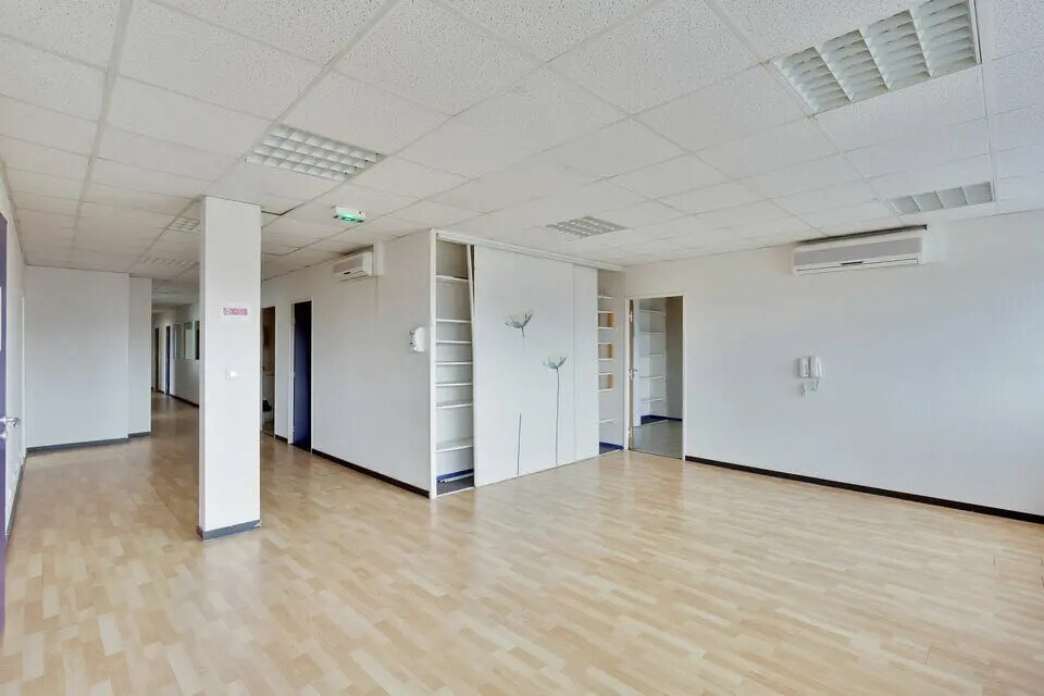 Bureau dans Cenon à louer Photo intérieure– Image 1 sur 17