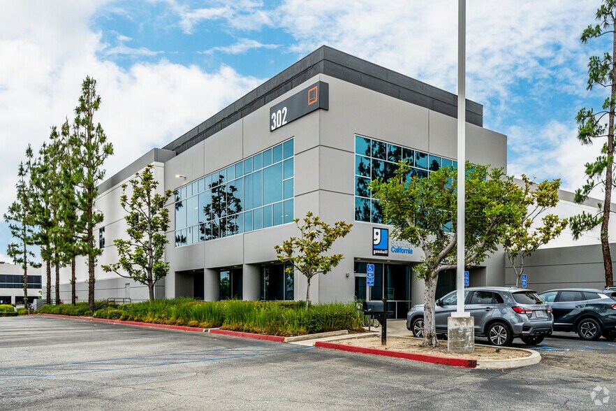 302 Rockefeller Ave, Ontario, CA à louer - Photo principale – Image 1 sur 7