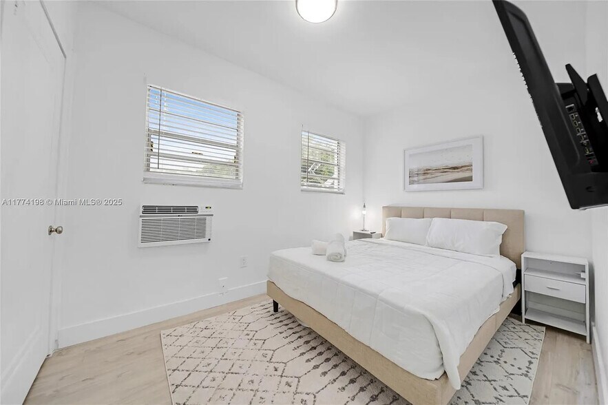 1029 SW 5th St, Miami, FL à vendre - Photo de l’immeuble – Image 2 sur 11