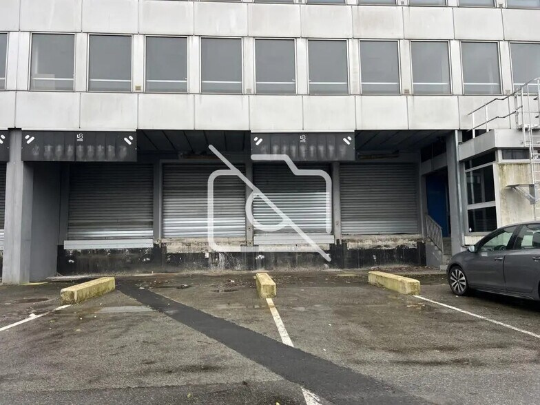 Local d’activités dans Orly à louer - Photo de l’immeuble – Image 2 sur 2