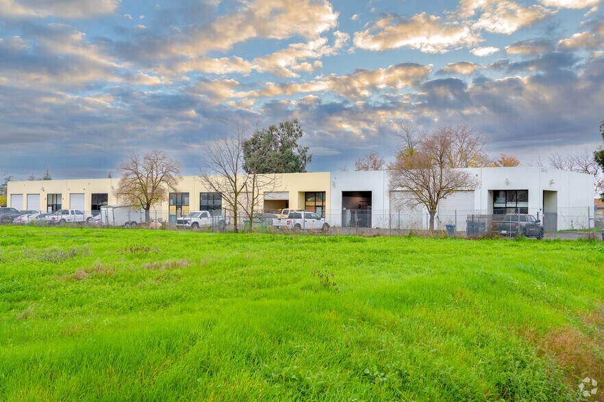 6845 34th St, North Highlands, CA à louer - Photo de l’immeuble – Image 2 sur 8