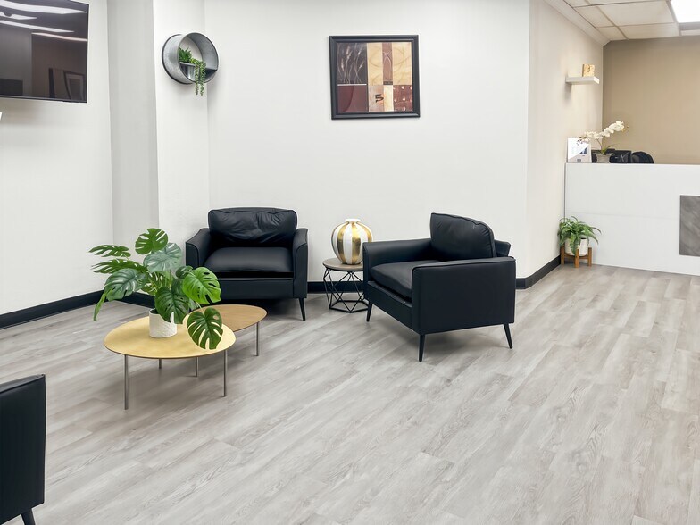 27125 Sierra Hwy, Santa Clarita, CA à louer - Photo intérieure – Image 2 sur 10