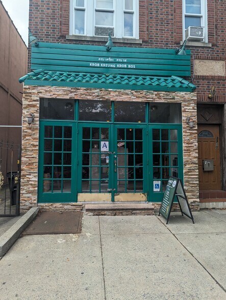 3310 28th Ave, Astoria, NY à louer - Photo de l’immeuble – Image 2 sur 7