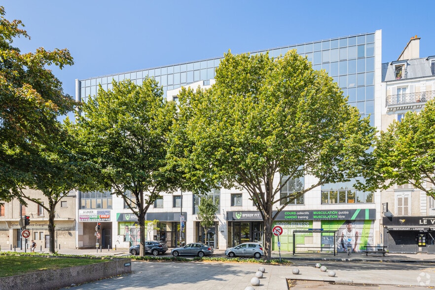 221 Avenue Du Président Wilson, Saint-Denis à louer - Photo de l’immeuble – Image 3 sur 3