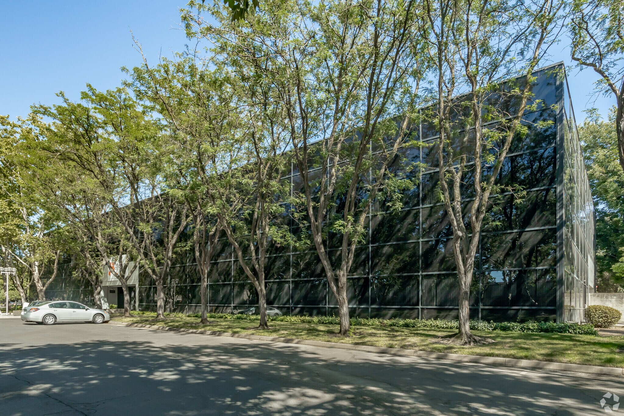 9320 Tech Center Dr, Sacramento, CA à louer Photo de l’immeuble– Image 1 sur 5
