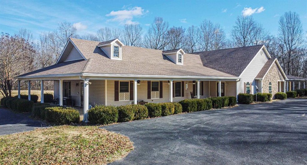2025 Clark Line Rd, Paducah, KY à vendre - Photo de l’immeuble – Image 1 sur 30