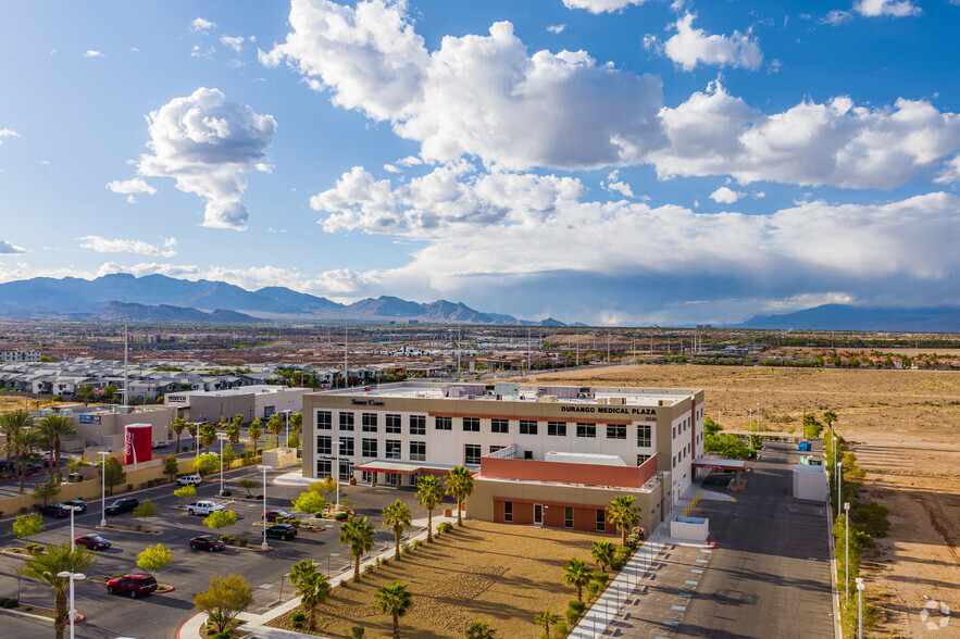 8530 W Sunset Rd, Las Vegas, NV à louer - Photo de l’immeuble – Image 2 sur 4