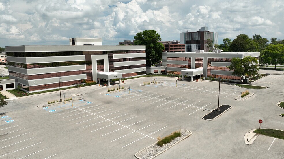 8220 Naab Rd, Indianapolis, IN à louer - Photo de l’immeuble – Image 2 sur 5