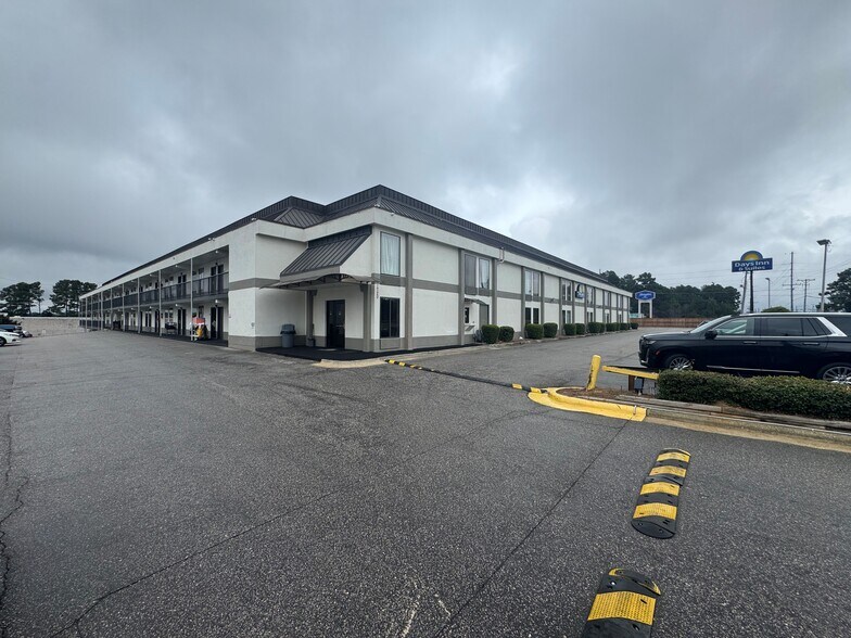 1720 Skibo Rd, Fayetteville, NC à vendre - Photo principale – Image 1 sur 1