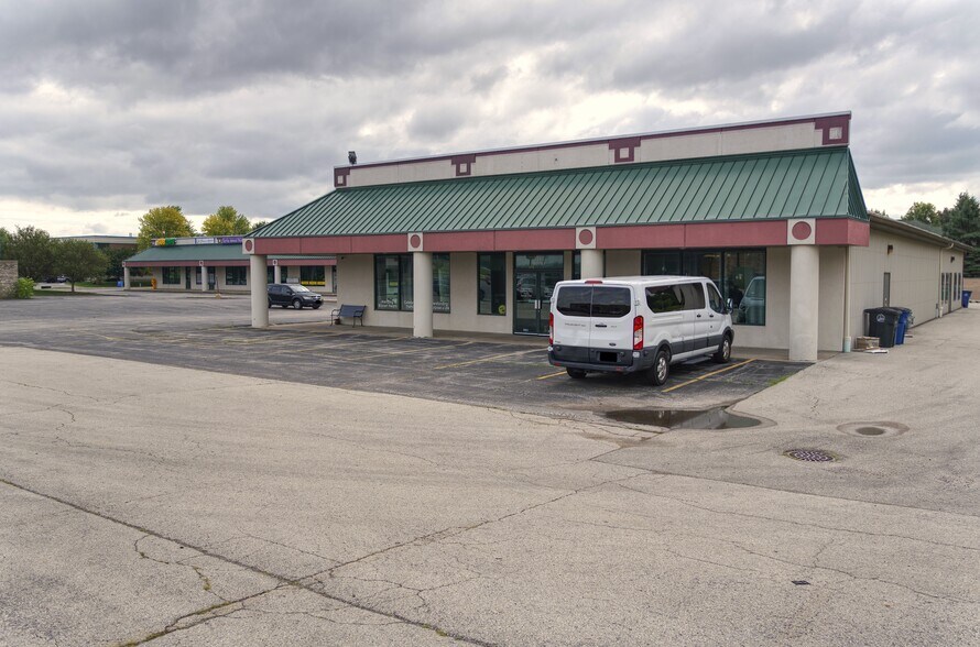 1641 Commanche Ave, Green Bay, WI à vendre - Photo de l’immeuble – Image 3 sur 16