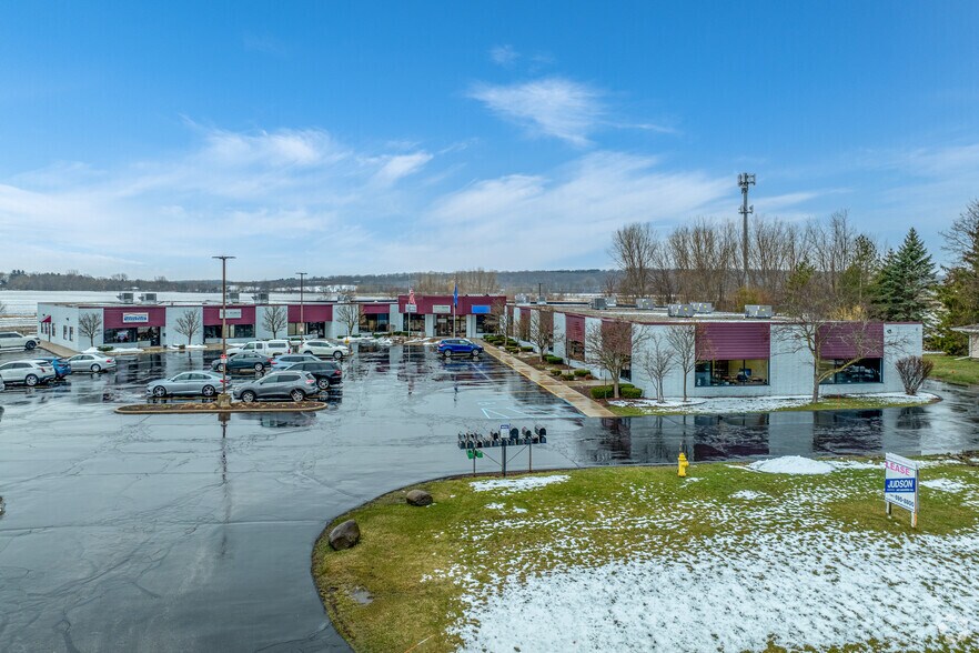 N64 W24801 Main St, Sussex, WI à vendre - Photo de l’immeuble – Image 3 sur 5