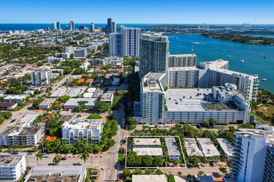 1580 Bay Road. Miami Beach Assemblage portefeuille de 3 biens à vendre sur LoopNet.fr - Photo de l’immeuble – Image 2 sur 9