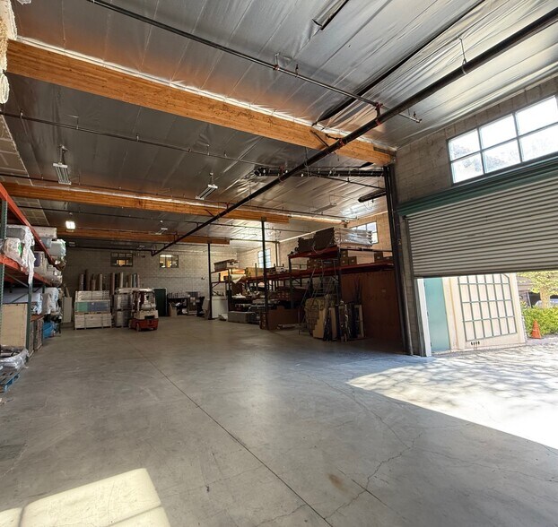 28350 Roadside Dr, Agoura Hills, CA à louer - Photo intérieure – Image 2 sur 17