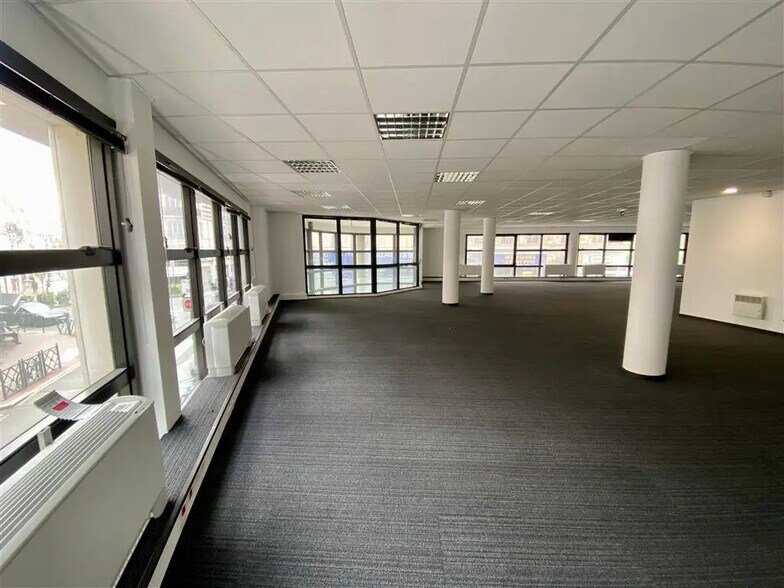 Bureau dans Asnières-sur-Seine à louer - Photo de l’immeuble – Image 1 sur 9