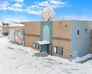 Plus de détails pour 208 W North Water St, New London, WI - Sports et loisirs à vendre