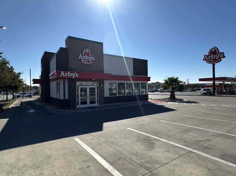 6588 FM 78, San Antonio, TX à louer - Photo de l’immeuble – Image 3 sur 3
